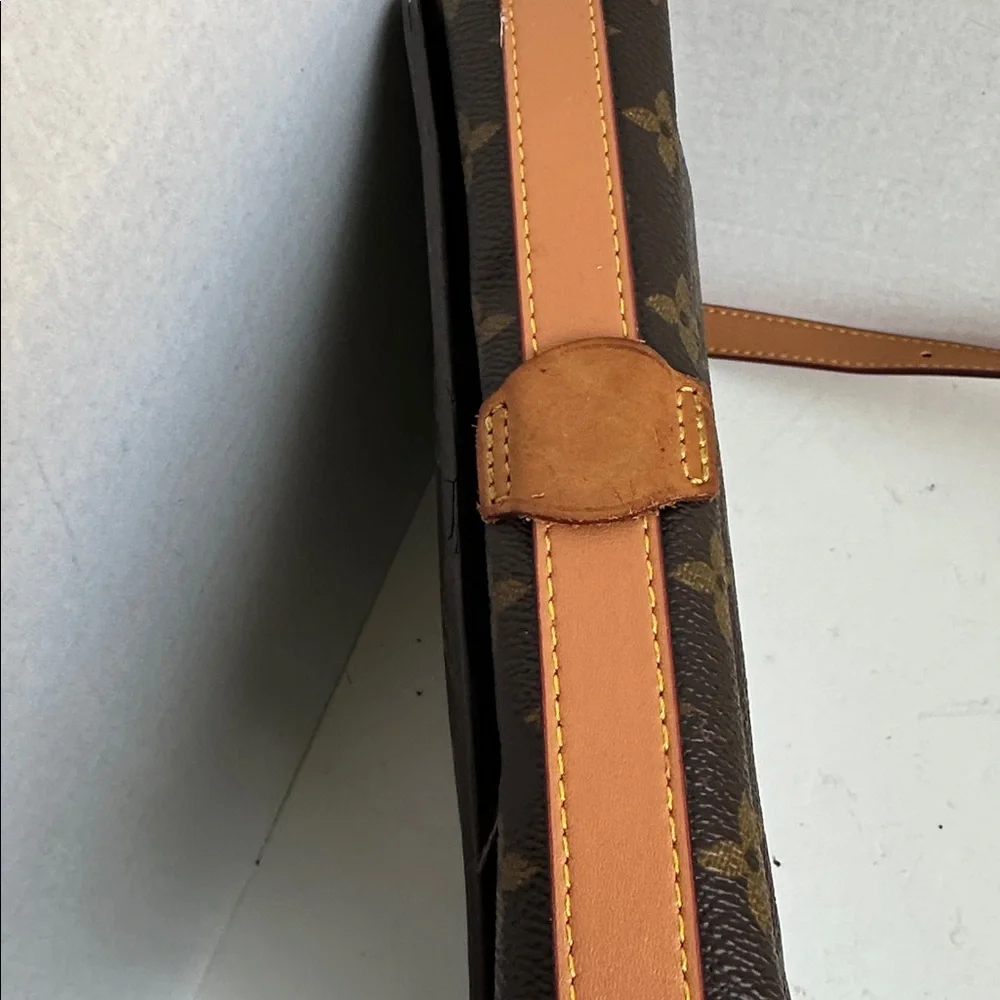 Louis Vuitton monogram Saint Germain 
Date Code NO or D 0909
11” x 8” x 2” - Picture 12 of 15